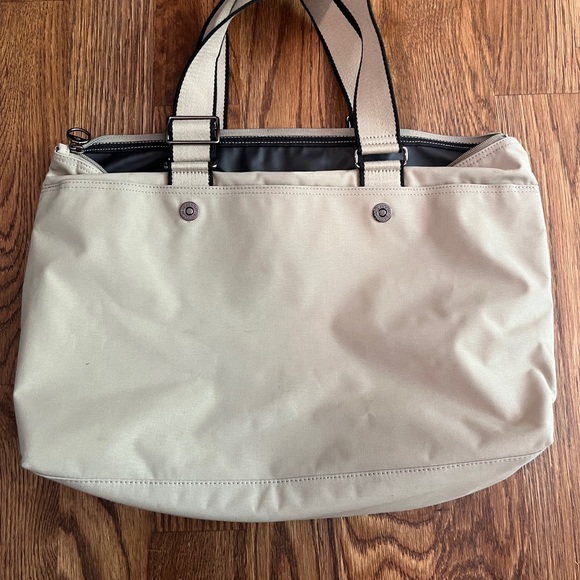 Lacoste multi use shoulder bag! Khaki canvas bag for travel, laptop etc! - Picture 4 of 4